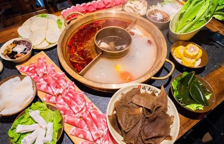 Culinary Car Tour of Mao'er Hutong in Beijing