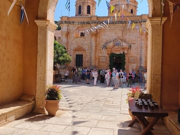 Chania Old Town Tour with Viewpoint and Wine Tasting