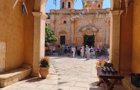 Chania Old Town Tour with Viewpoint and Wine Tasting