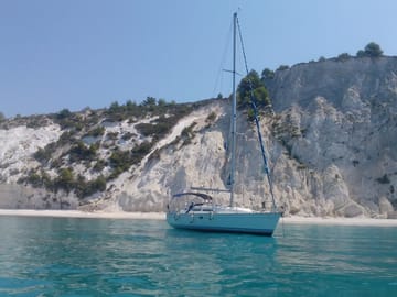 Half-Day Escape to Melissani Lake & Drogarati Cave