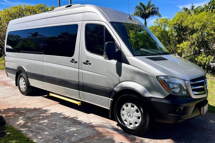 Your Island Welcome: Private KOA Airport Transfers