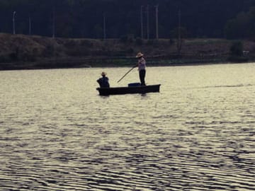 Wuhan East Lake Cycling Half-Day Tour with Lotus and Plum Garden