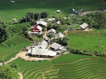 From Hanoi: 2-Day Sa Pa Homestay Trekking Tour by Cabin Bus