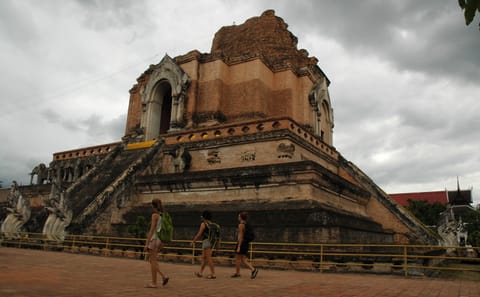 Chiang Mai Temples and City Tour with Cultural Insights