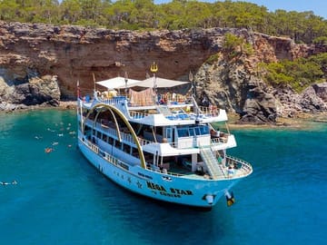 Antalya Yacht Tour with Lunch and Foam Party Experience