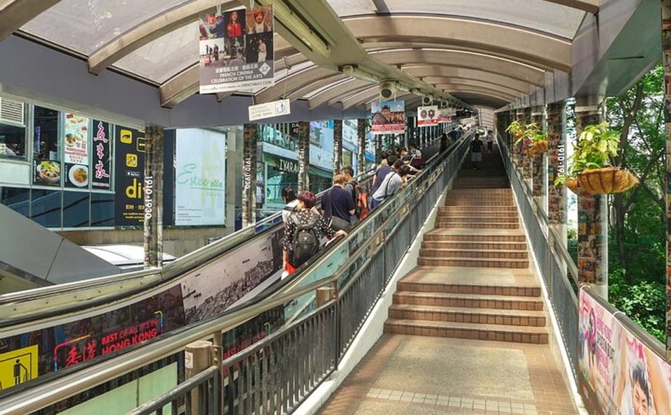 Hong Kong Highlights Tour with Peak Tram and Dim Sum Tasting