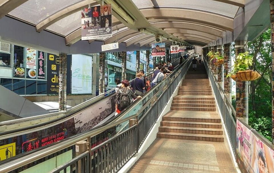 Hong Kong Highlights Tour with Peak Tram and Dim Sum Tasting