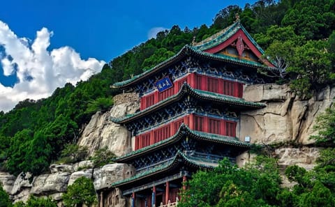 Taiyuan Buddhist Caves and Jinci Temple Day Tour