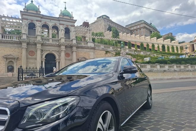 Budapest Private City Tour by car in 2 hours photo 3