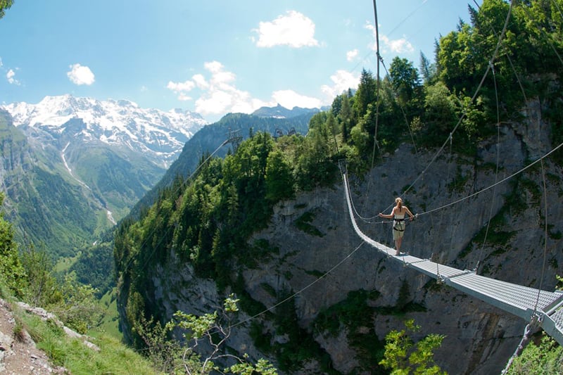 A ponte suspensa de Gimmelwald, sobre o vale de Lauterbrunnen.