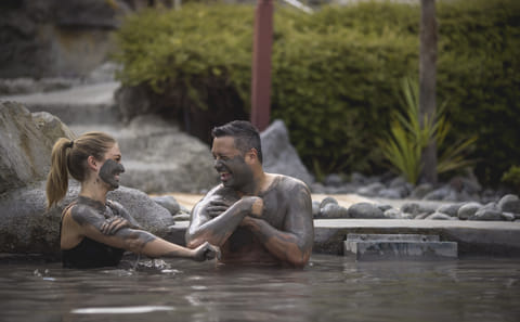 Day Trip to Hell's Gate Geothermal Reserve and Mud Spa from Auckland