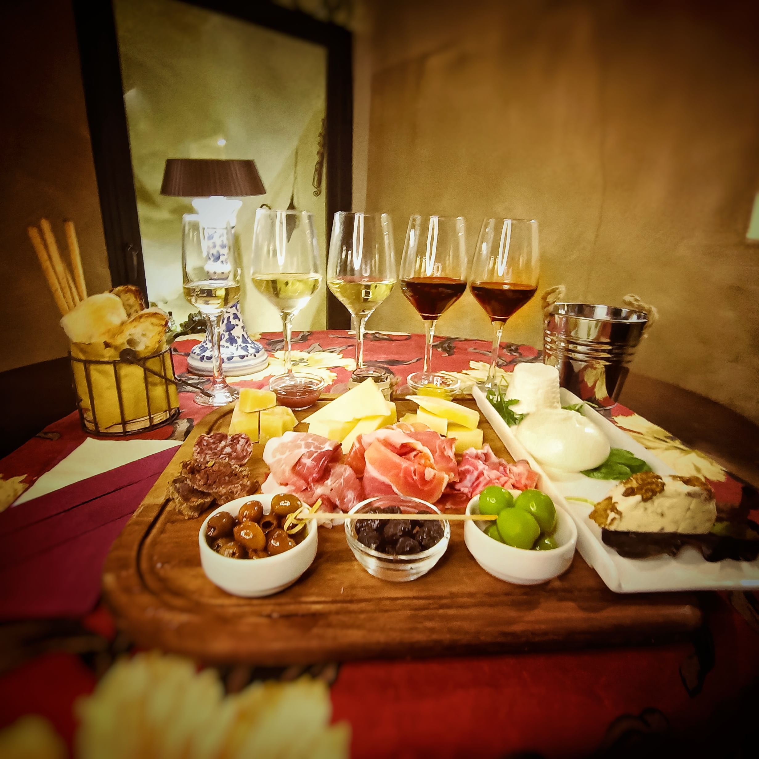 Deluxe Dinner Food Tasting with Top Wines Pairing Trastevere