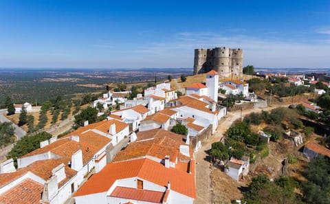 Cork Production and Castle Tour in Évora and Evoramonte