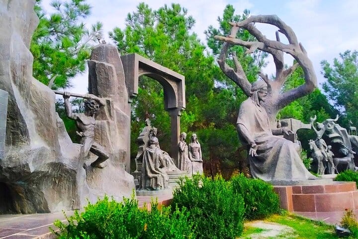 Nizami_Ganjavi_mausoleum_in_Ganja,_Azerbaijan_Ganja_tour_Baku_Nizami_Ganjavi-VLA Travel-Khamsa-Xamsa-Xemse-04