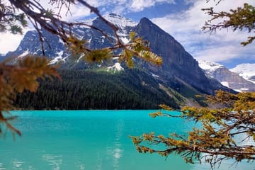 Shuttle Tour from Canmore to Lake Louise and Moraine Lake