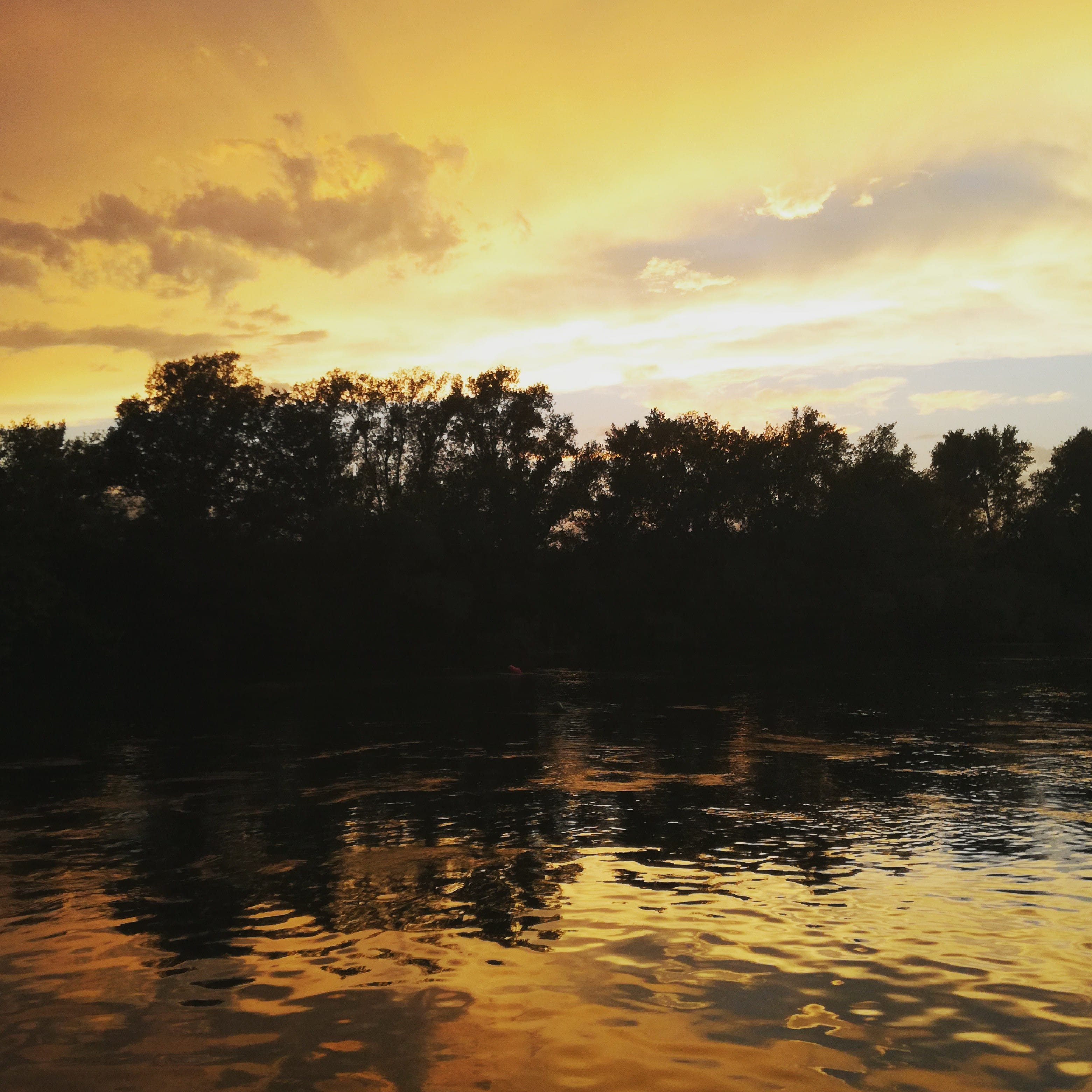 Puesta de sol navegando por el Ebro
