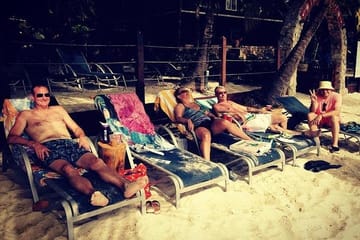 Private Shuttle from Dixon Cove to Roatán Beaches