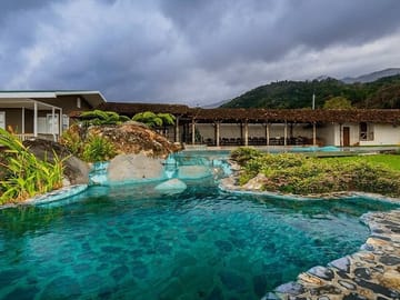 Irazú Volcano and Hot Springs Tour from San José