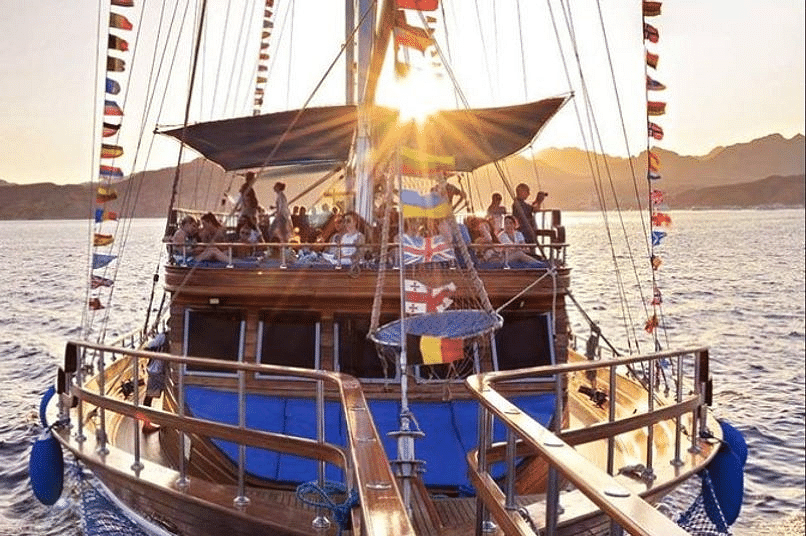 Full Day: Pirate Boat Adventure in Hurghada