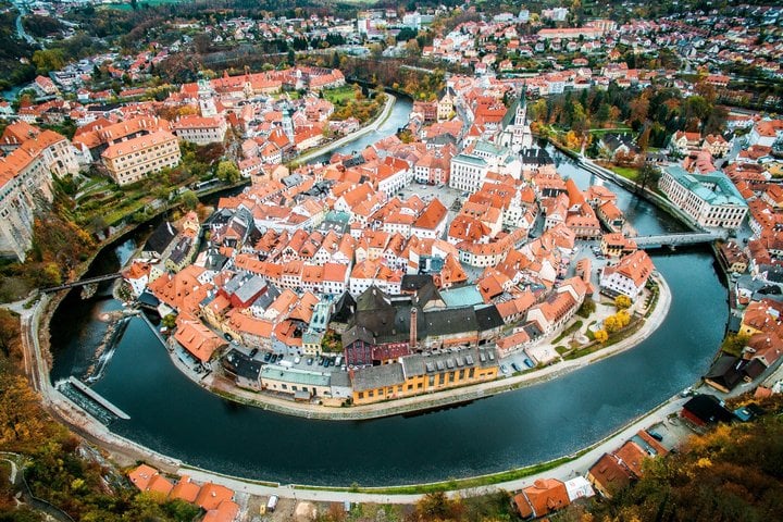 Salzburg to Prague Private Transfer with Cesky Krumlov Stop 2