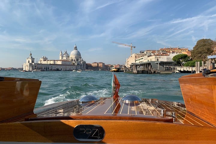 Private Transfer from Santa Lucia train station to Hotel in Venice City Center 4