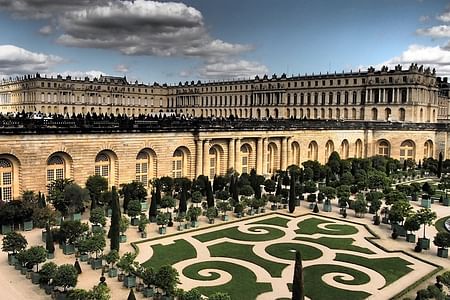 Sightseeing Bus Tour from Paris to the Majestic Versailles Palace