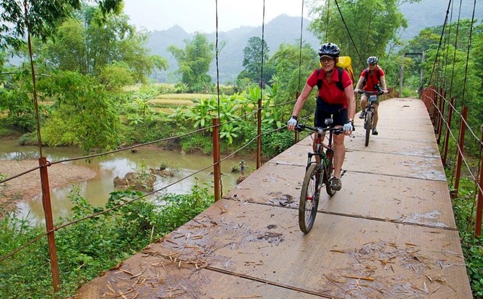 Two-Day Tour of Mai Chau Valley from Hanoi with Resort Stay