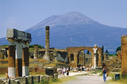 POMPEII & WINE TASTING tour from Naples – Group Tour