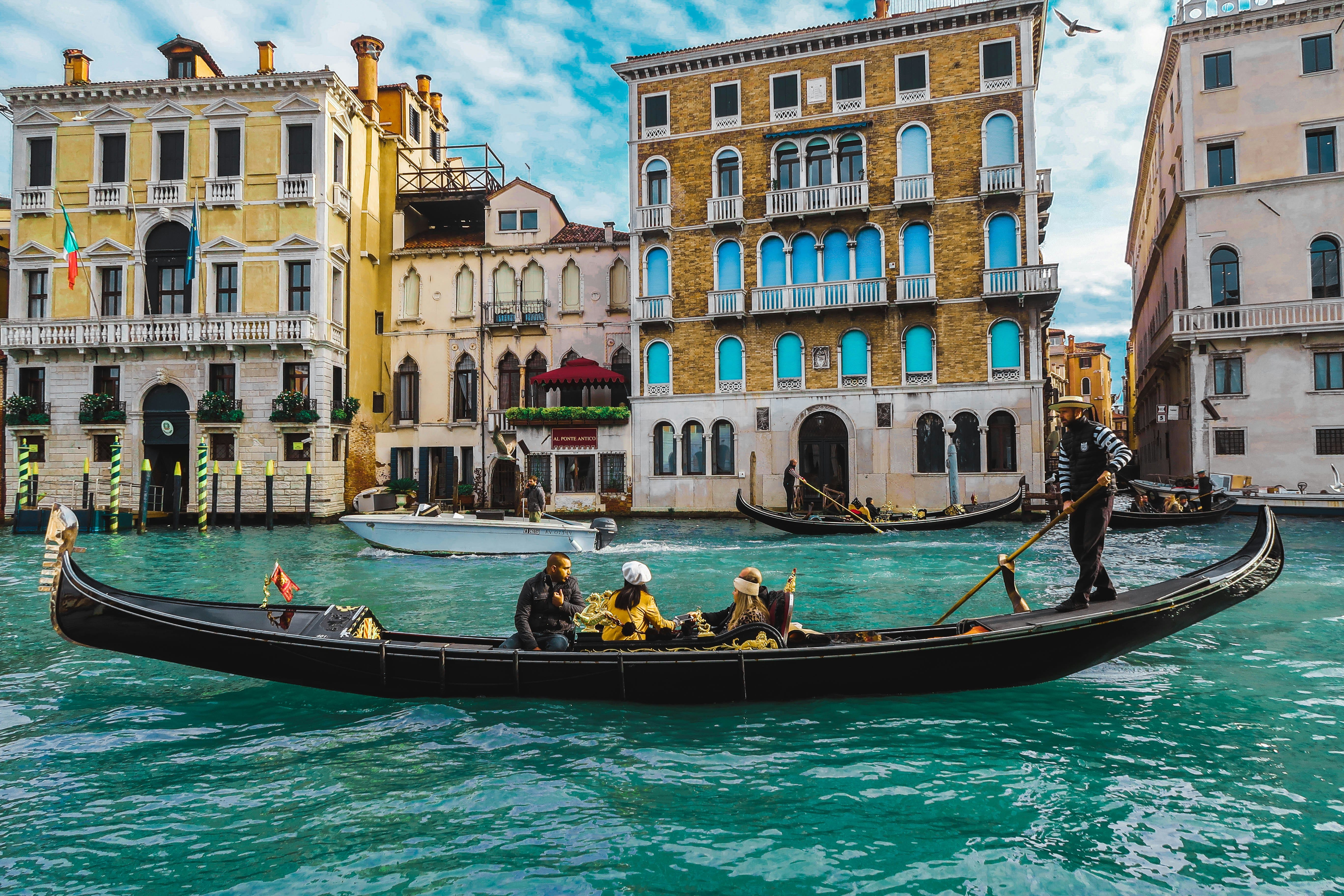 OT Venice: 30-minutes Enchanting Gondola Ride on the Grand Canal