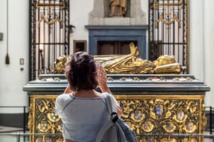 Private Bruges Churches Tour: Discover Michelangelo's Masterpiece