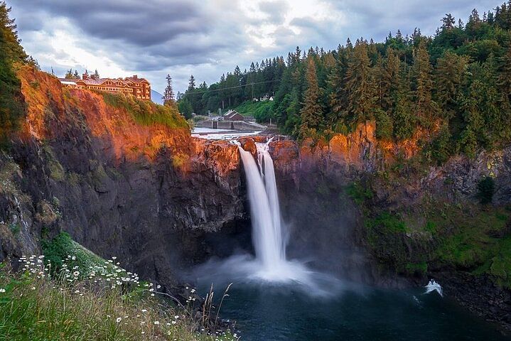 Seattle Wineries & Waterfalls Tour: Explore Snoqualmie Falls & Chateau Ste. Michelle