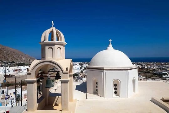 Traditional Villages & Akrotiri Excavations: Private Tour