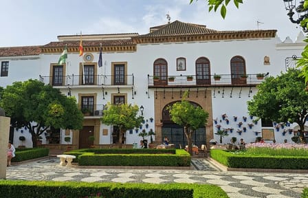 Málaga and Marbella Full-Day Cultural Tour with Photography