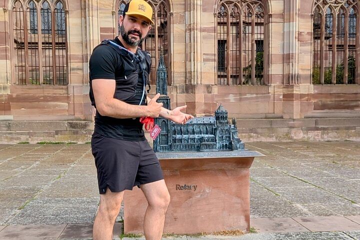 Maquette 3D en bronze de la Cathédrale Notre-Dame de Strasbourg sur la Place du Château.
