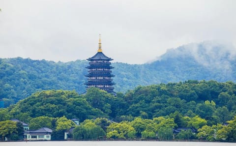Private Day Tour of UNESCO West Lake in Hangzhou