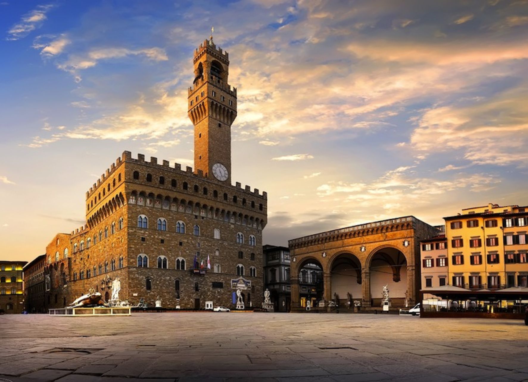 Panoramic view of Signoria Square and Palazzo Vecchio