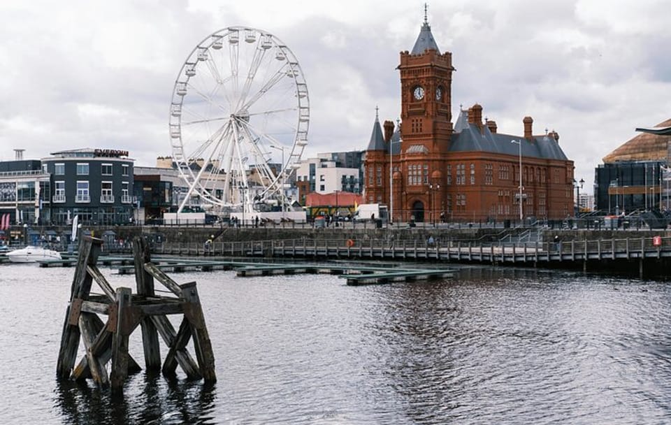 Private 2-Hour Walking Tour of Cardiff's Cultural Highlights
