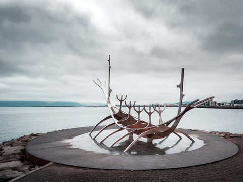A picture of the Sun Voyager by Reykjavik´s coastline.