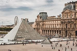 5 Hour Private Louvre Audio Tour with Cruise and Transfer