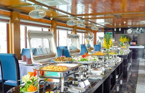 Alova Premium Cruise – Deluxe Day Tour Halong Bay – Kayaking