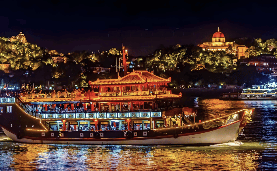 Xiamen Night Tour with Scenic Cruise and Local Cuisine