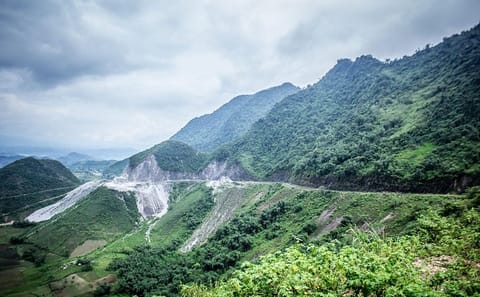 Two-Day Tour of Mai Chau Valley from Hanoi with Resort Stay