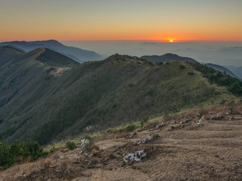 Lin'an Three Peaks 3-Day Private Backpacking Trek: A Classic East China Ridge Walk