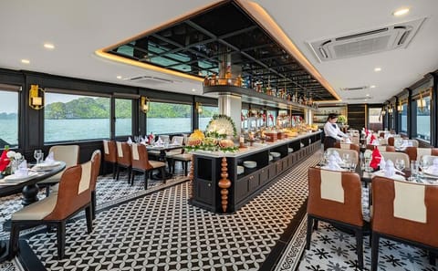 Luxury Day Cruise with Buffet Lunch in Halong Bay