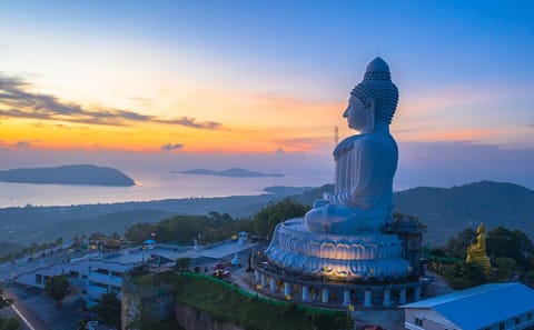 Phuket Beach Getaway: 4-Day Cultural Tour from Bangkok