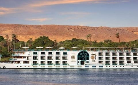 Nile Cruise Tour: 3 Days from Aswan to Luxor with Abu Simbel