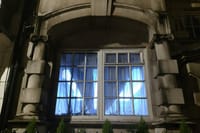 Haunted tour in London with Questo: the lights are on, but the secrets are kept in dark.