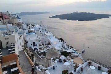 Fira to Oia: 4-Hour Cultural Tour of Santorini
