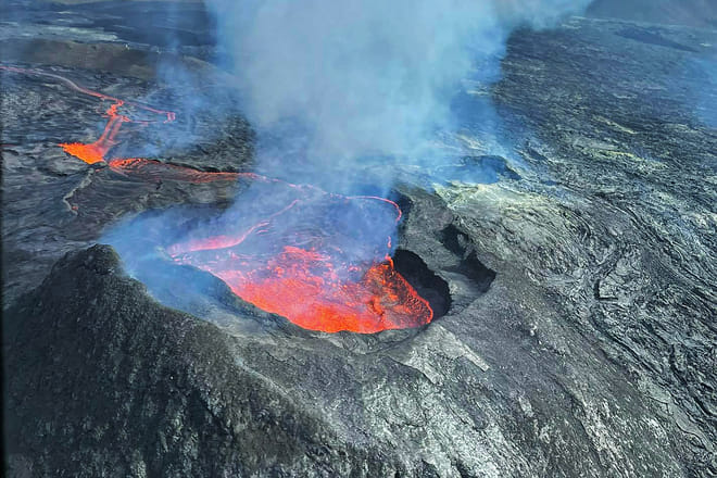 Glacier & Lava Field Landing Helicopter Tour from Reykjavík 10
