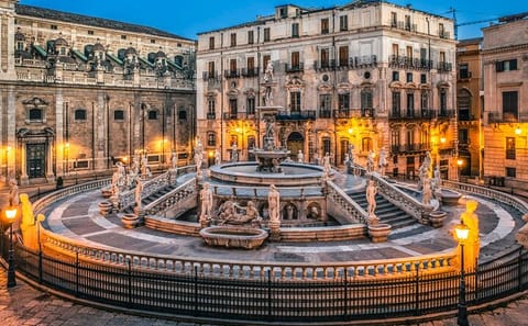 Historical Center and Catacombs Tour in Palermo